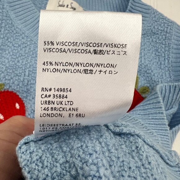 Sadie & Sage Blue Knit Strawberry Sleeveless Sweater Top S/P Womens - Picture 7 of 8